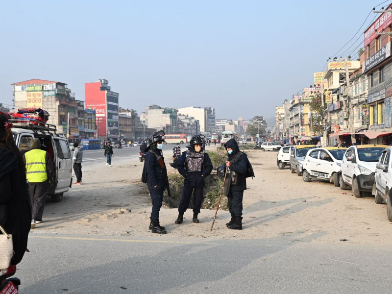 काठमाडाैंमा बन्दकाे प्रभाव न्यून, ट्याक्सी जलाउन खाेज्नेसहित ११ जना पक्राउ